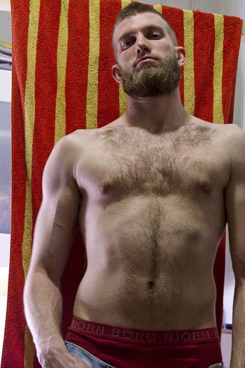simonliedtke:  I dare you to kiss my chest III 
