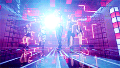 romantic-st-blog:   electric shock ϟ  