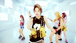 romantic-st-blog:   electric shock ϟ  