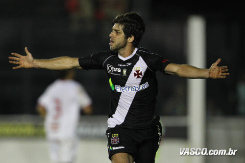 Nossos corações são dominados pelo Vasco.