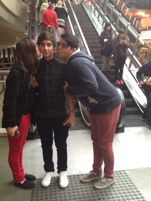 jaibrooksofficial: fyeah-janoskians:  omg i’d love to have a photo like that aww  getting lucky :P