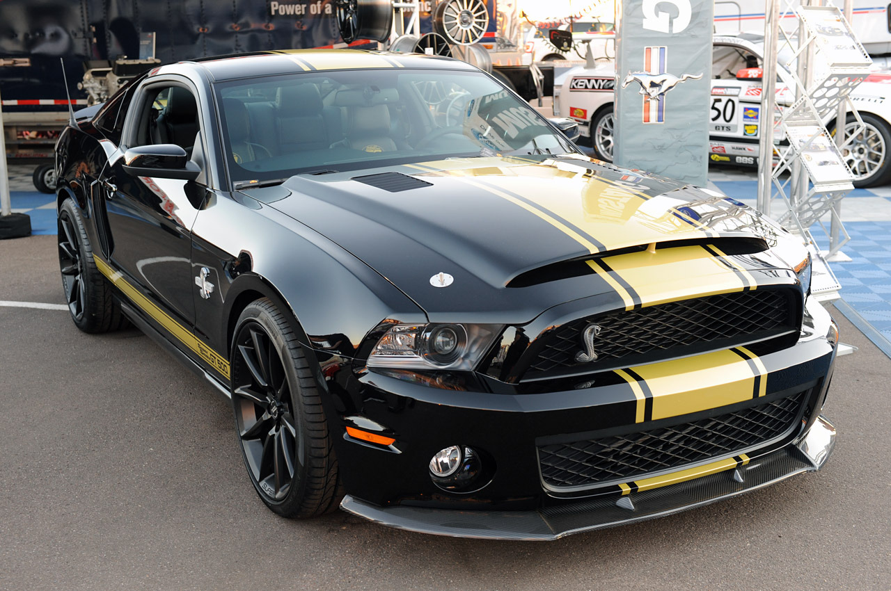 Mustang shelby gt500 super snake wide body