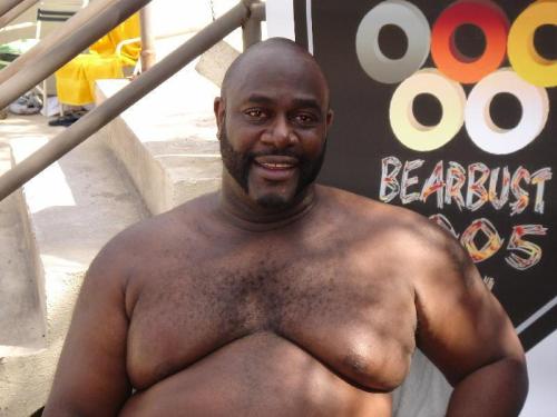 4blkbearschubsncubs:Another semi-famous bear in the bear community.  I want to have fun with him!!!!