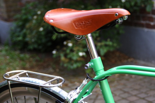fixed-single:  Porteur fiets De porteur fiets is eindelijk afgewerkt. Lekker retro met Brooks Zadel 