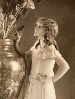 maudelynn:  Billie Dove