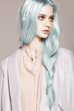 fuckyeahrunwayhair:  Nastya Kusakina 