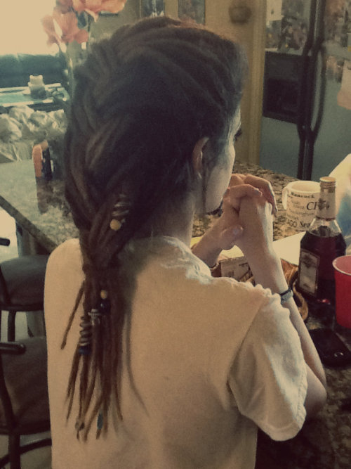 allyshonee:  my mom plays with my hair a lot  