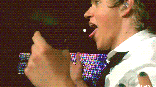 niallsfavoriteurl:  I was legit right behind this girl and got some of this on camera.