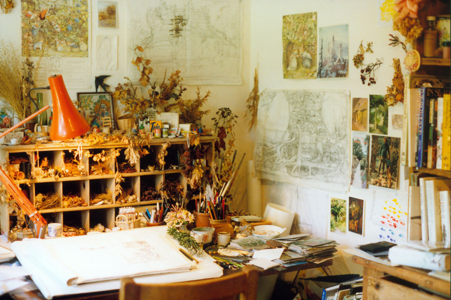 broceliande:  Jill Barklem’s desk 