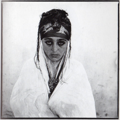 endilletante: Marc Garanger : “Femmes algériennes, 1960”, Editions Contrejou