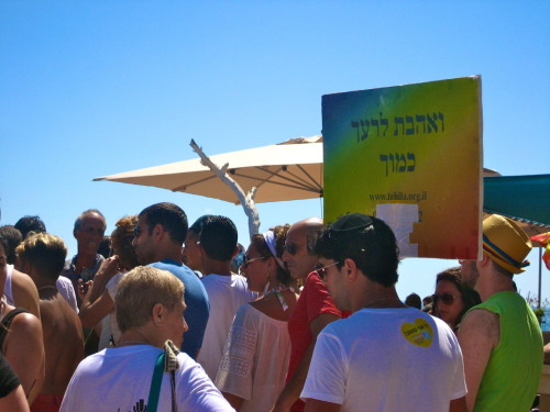 zaatarwitholives: werdtothewise: Tel Aviv Pride: A Gay Ol’ Time Two relevant translations for 