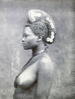 ukpuru:Young woman from Ọka.