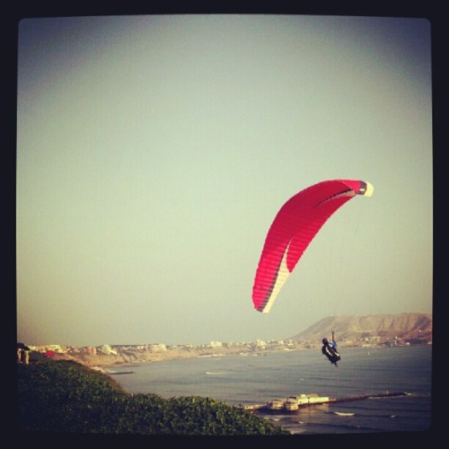 #parachuting #lima #peru (Tomada con Instagram)