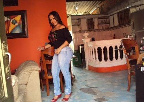 allthickwomen:  She’s packing a heavy load back there
