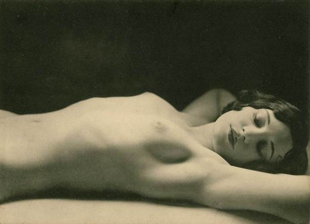 girliemagazine:  Nude by Germaine Krull 