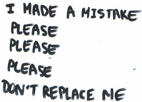 dontbelievehersmile:  black and white blog :)