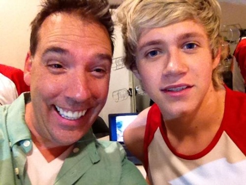 niallbonerparty:   onedinection:  richberra  okay niall can we get a full body photo of you wearing that tank top can we just pleaSE 