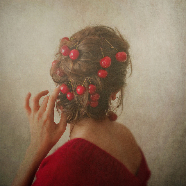 p0-e:  Red, or the woman with the cherries in her hair. by Ana Luísa Pinto [Luminous