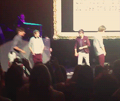 dead-nialler-hunter:   Can you all play leap-frog