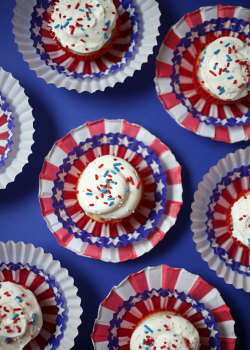 gastrogirl:  festive 4th of july cupcakes.