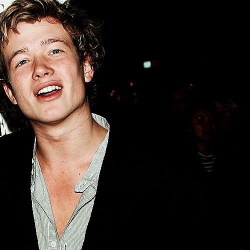 leimyomuh:  20/50 pictures of Ed Speleers adult photos