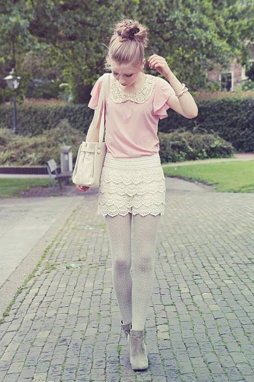 (via The only fashion princess: Peter pan collar and an old bike)