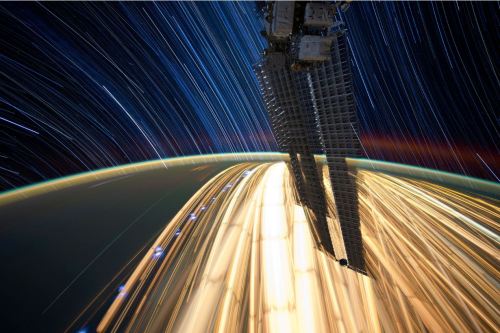 Time lapse star trails captured by Flight Engineer Don Pettit on the ISSIt’s Monday, go do som