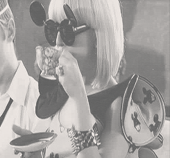 0hmygaga:  lady gaga + teacup 