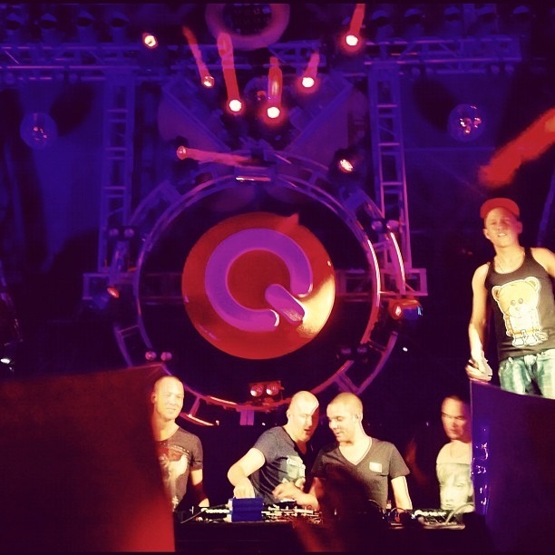 aaronburgandy:  Can this picture get any better? #brennanheart #noisecontrollers