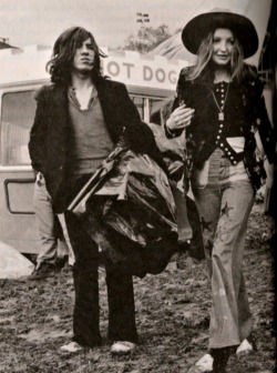 theyroaredvintage:  Hippies at the Bardney