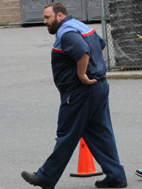 chubbscrook:  Kevin James hiking up his pants. 