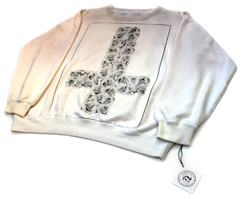 lukevicious:  Peter’s Cross Thin Ombre Sweater LUKEVICIOUS.COM 