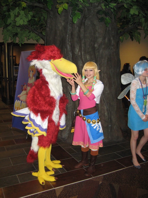 zulayawolf:My Loftwing cosplay at Colossalcon 2012The wind kept mussing up my fur and crown feathers