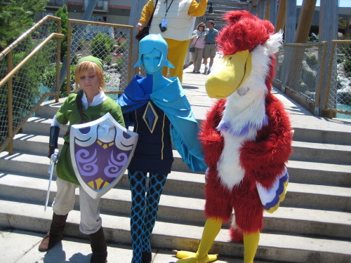 zulayawolf:My Loftwing cosplay at Colossalcon 2012The wind kept mussing up my fur and crown feathers