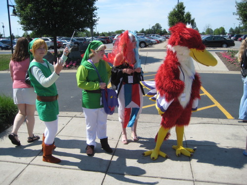 zulayawolf:My Loftwing cosplay at Colossalcon 2012The wind kept mussing up my fur and crown feathers