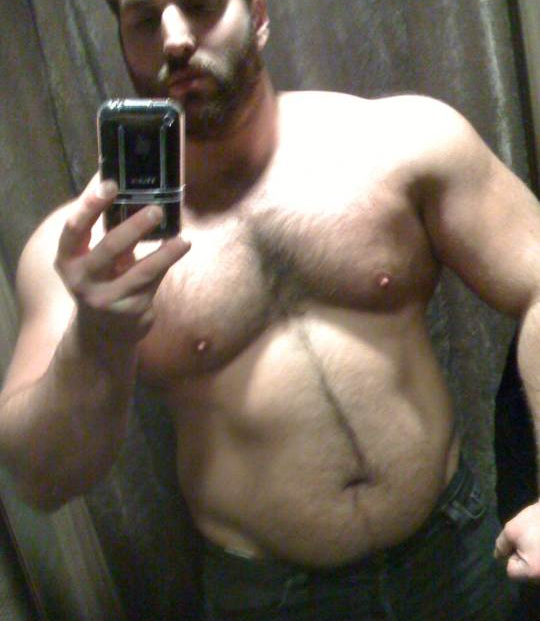 guysthatgetmehard:  big hairy tits and an iphone 