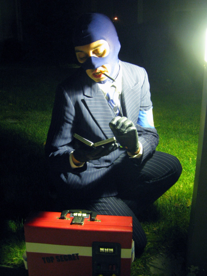 lithefider:  Little night Spy photoshoot taken at Animenext, I wish we’d had a