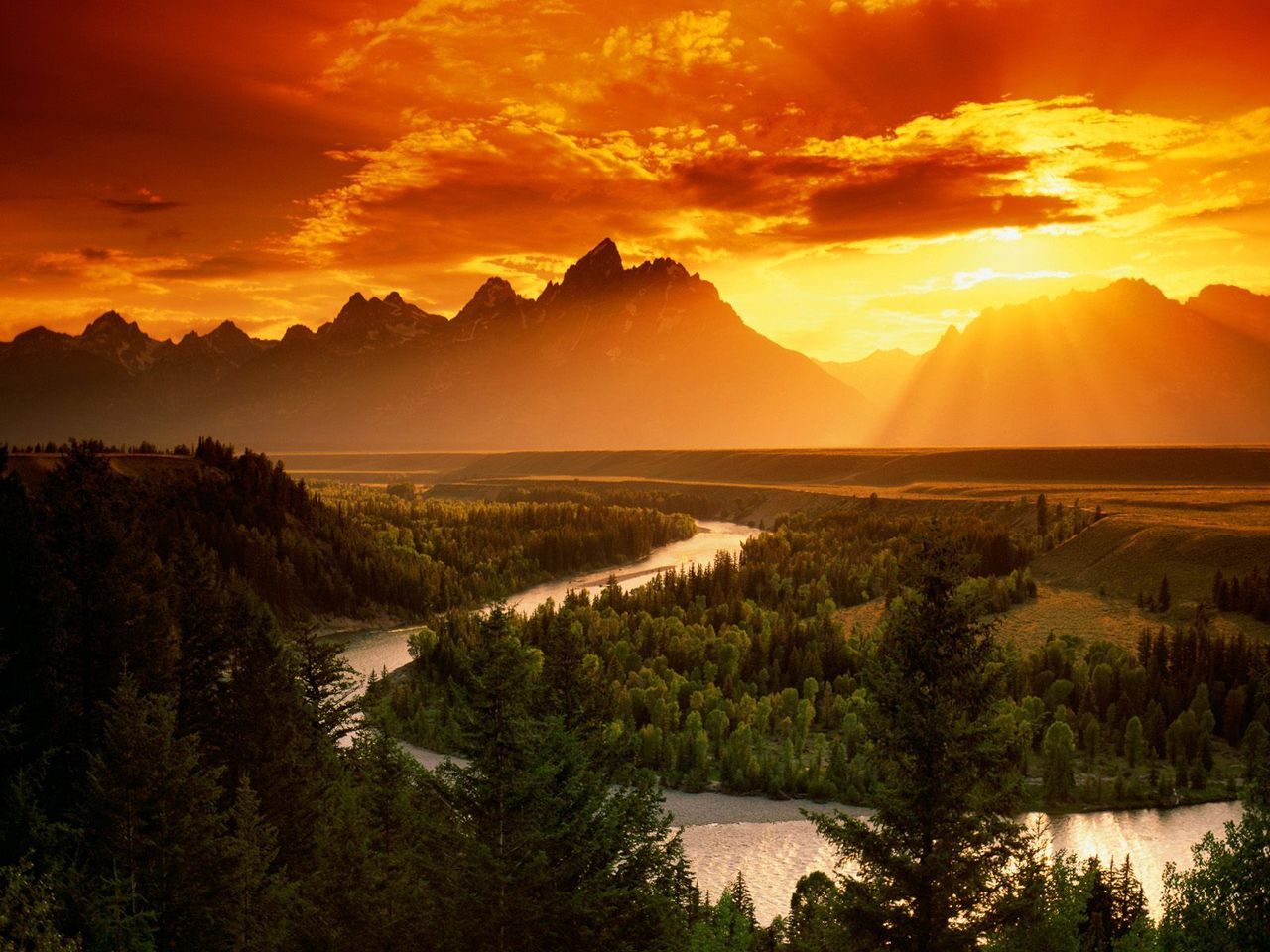 sav3mys0ul:  Amazing sunset over Snake River Wyoming 