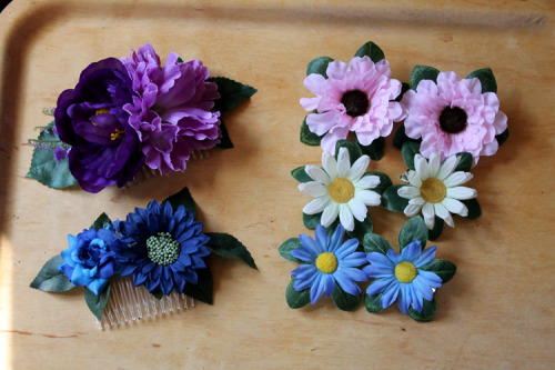 imperialfiddlesticks: Some things I worked on while in Umeå :3 Flower combs and hairclips. I made m