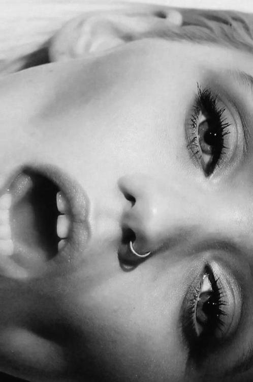 lovely-lies-and-bony-thighs:  to the ☾ and the ✩ 
