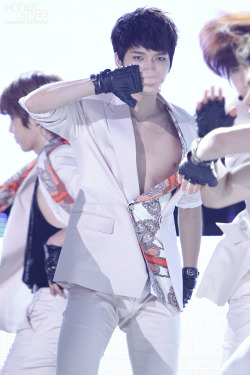 darlingkiiz:  120608 Woohyun @ Music Bank