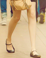 amuliapond:  Karen Gillan - Legs Appreciation