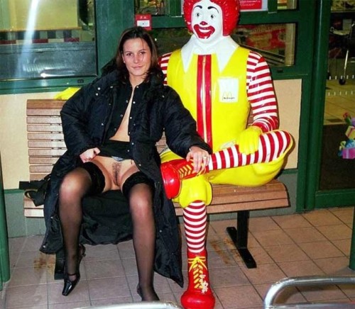 fastfoodflashers: No doubt about it, Ronald’s lovin it!