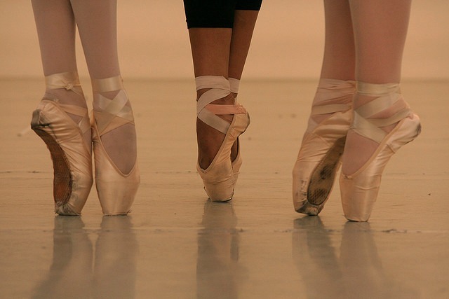 anotherfreefallerxo:  fly-above-the-clouds:  ∞  I honestly love the way ballerinas
