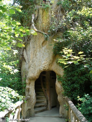 bluepueblo:  Treehouse, Chaumont-sur-Loire, France photo via shannon 