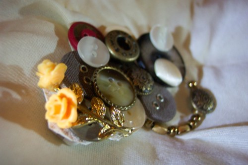 DIY vintage style button brooch. I really am button crazy!
