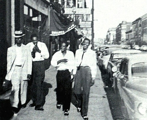 jugtownradio:  ELMORE JAMES, SONNY BOY WILLIAMSON, TOMMY McLENNAN, and LITTLE WALTER, Chicago (ca. 1953) 