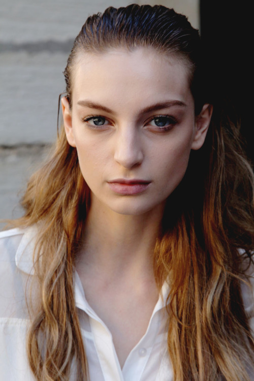 Rose Smith backstage Giambattista Valli Spring 2012