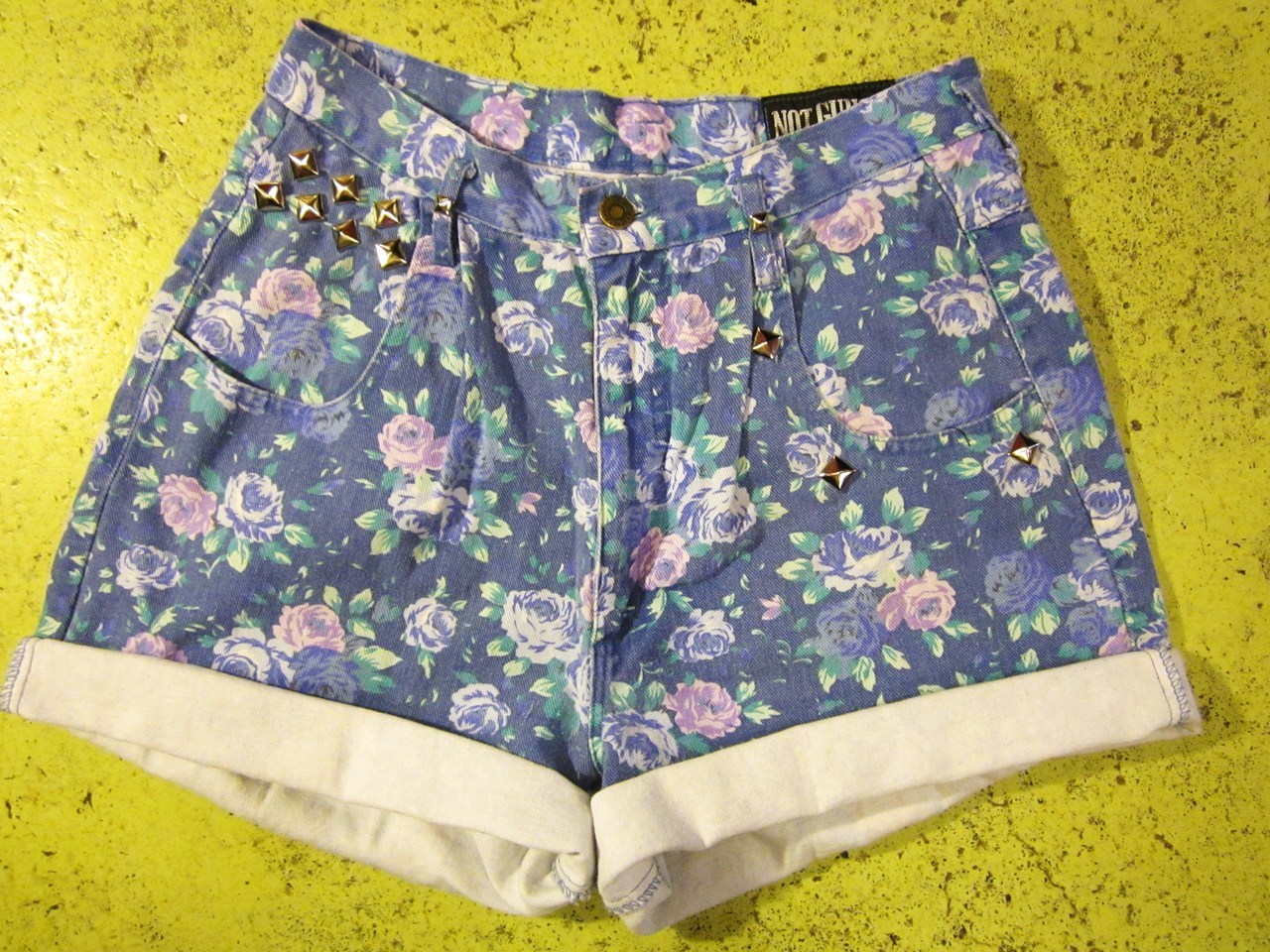 jenduce:  VINTAGE FLORAL 90S HIGH WAISTED SHORTS AVAILABLE HERE