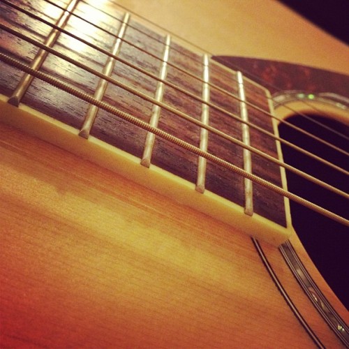 tammywammy0618:  Whenever I am upset, unhappy or bored, my #yamaha #guitar is always there for me! #music is a form of #therapy  (Taken with Instagram)